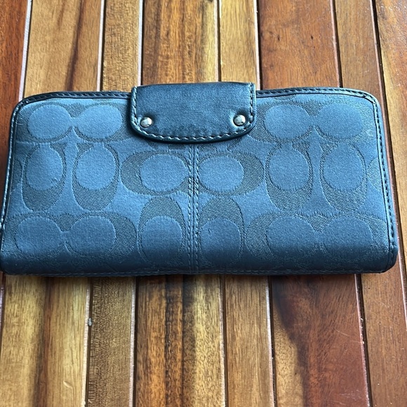 Coach Women’s Wallet. Black(dark gray)​ - Picture 3 of 7